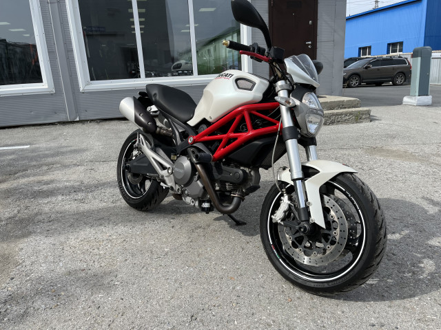 DUCATI MONSTER 696