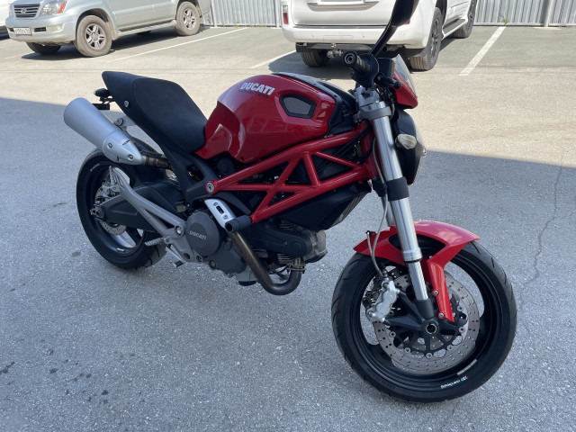 DUCATI MONSTER 696 PLUS