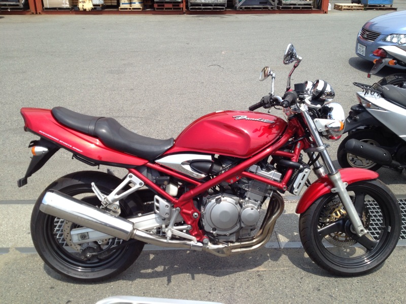 Suzuki bandit 250 красноголовый