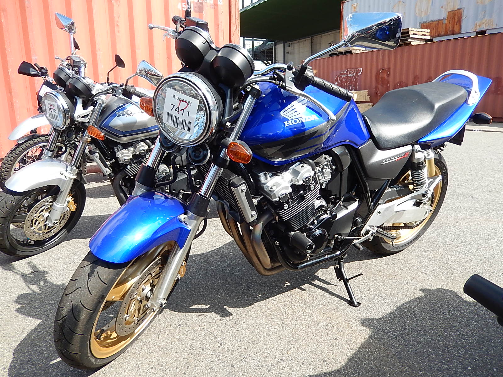 Honda cb400 vtec 3