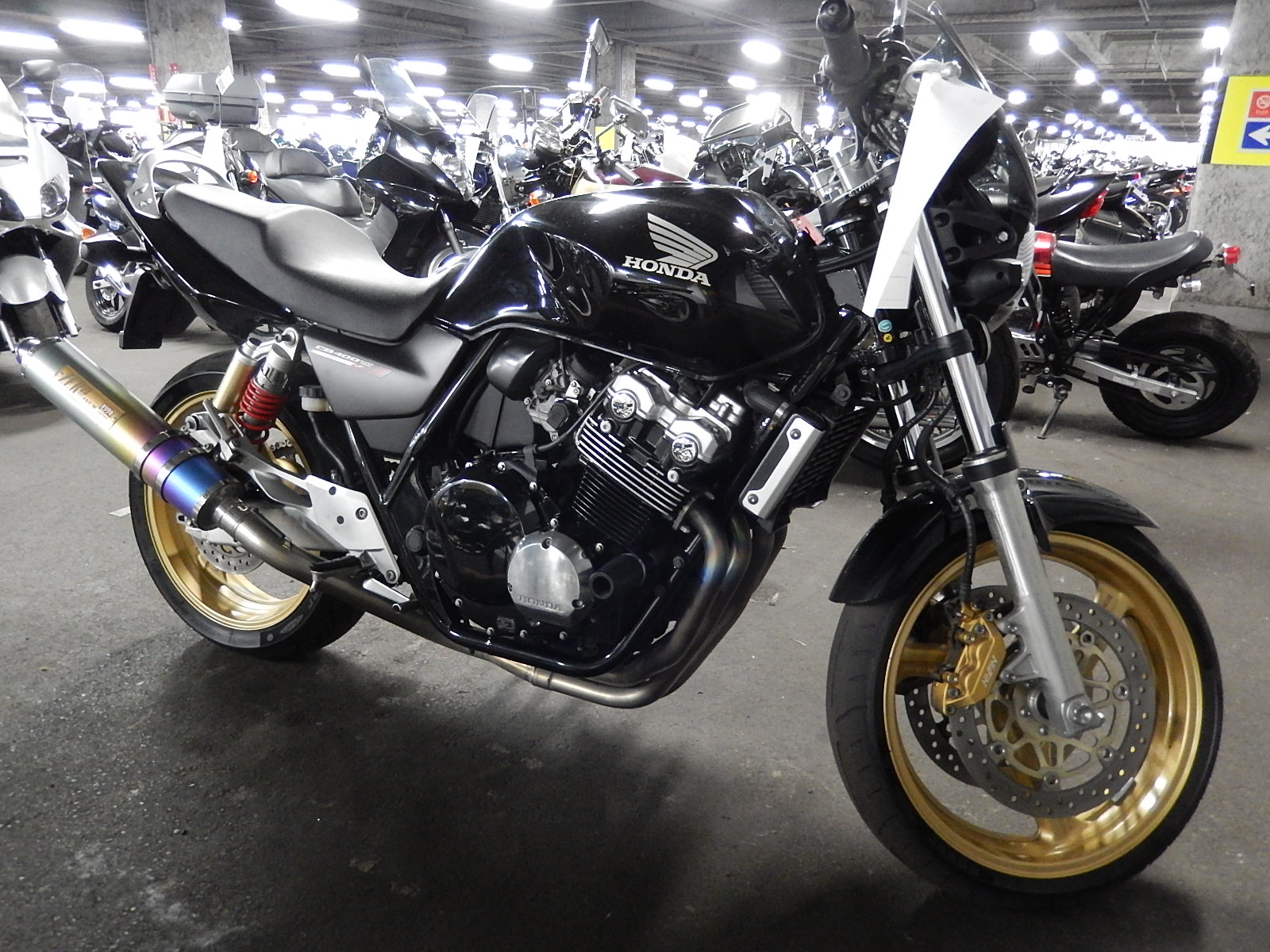 Honda cb400 vtec 3