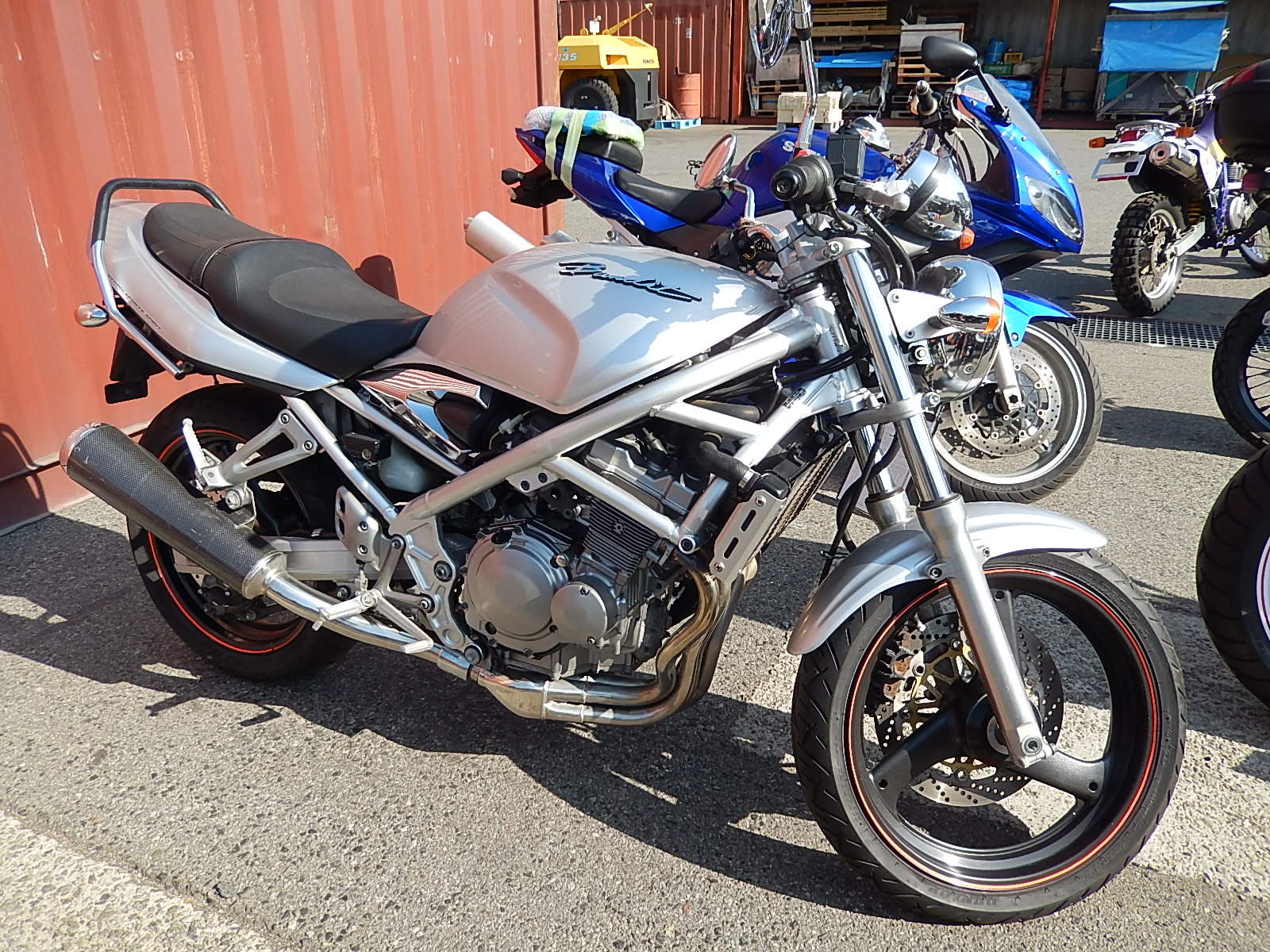 Suzuki bandit 250 красноголовый