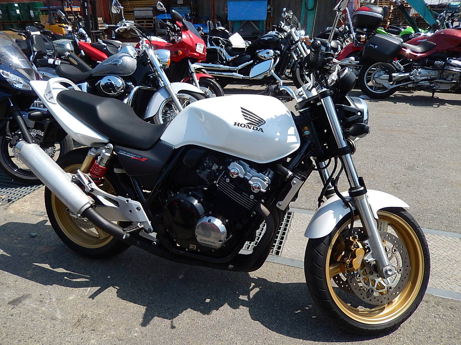 Honda cb400 vtec 3