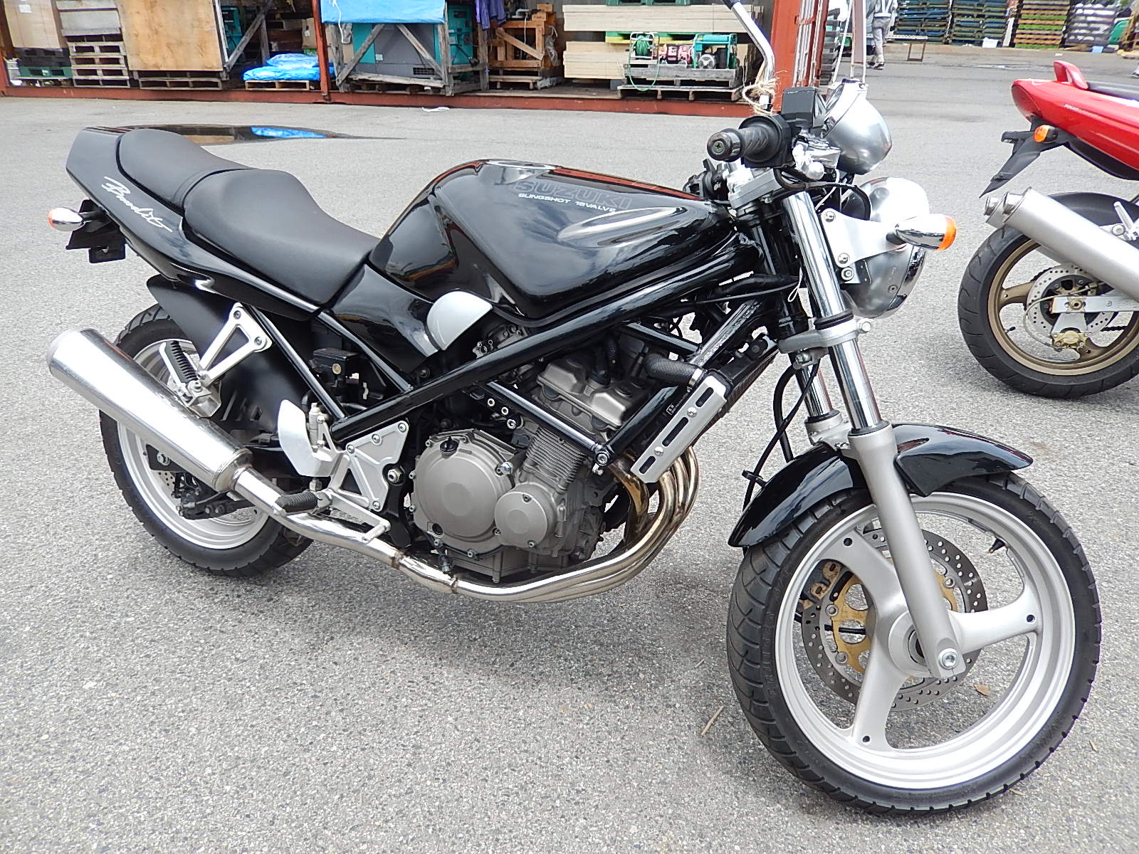 Suzuki bandit 250 красноголовый