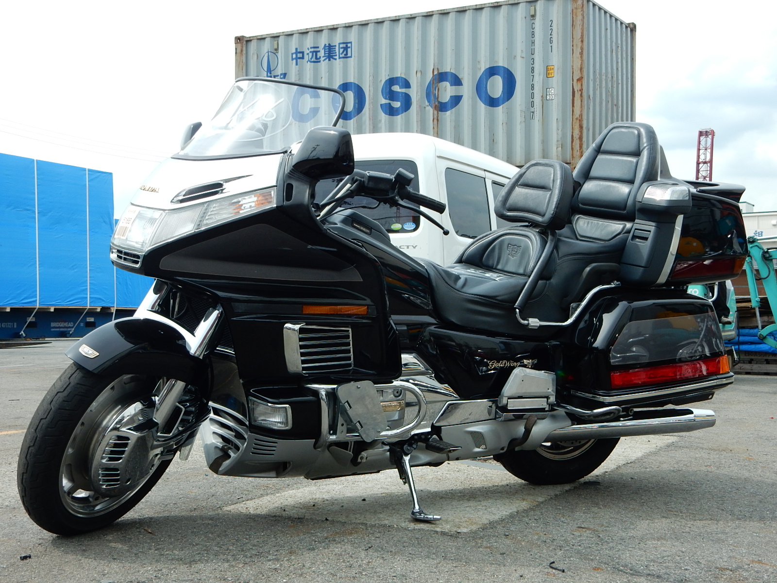 Мотоцикл honda gold wing фото