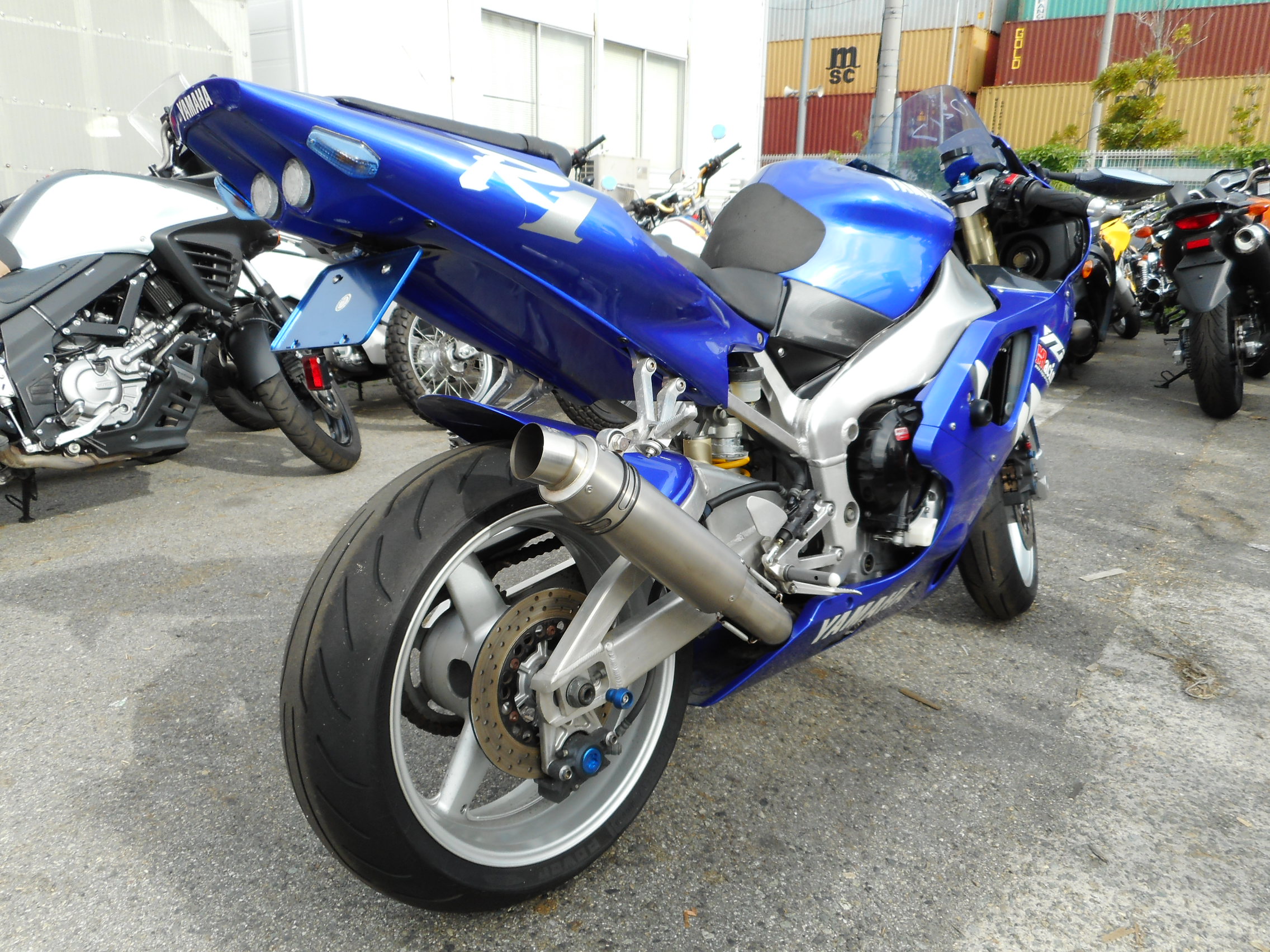 Yamaha r1 стритфайтер