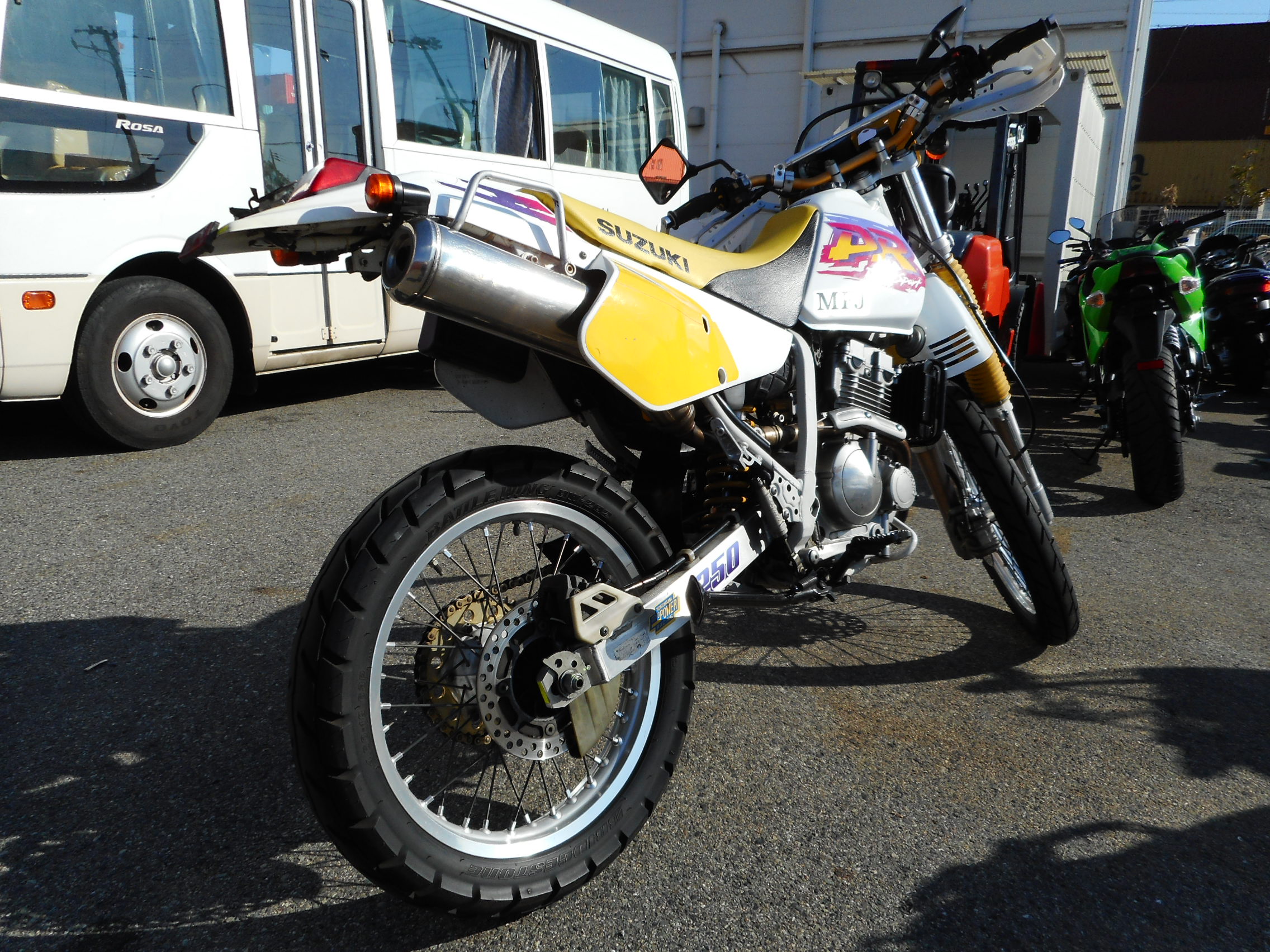 Suzuki dr250r s