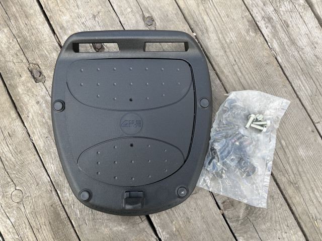 Продажа контрактной запчасти Крепление для кофра для GIVI по низким ...